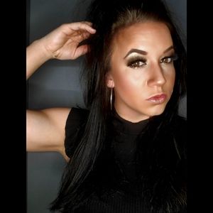 Meet your Posher, Felicia